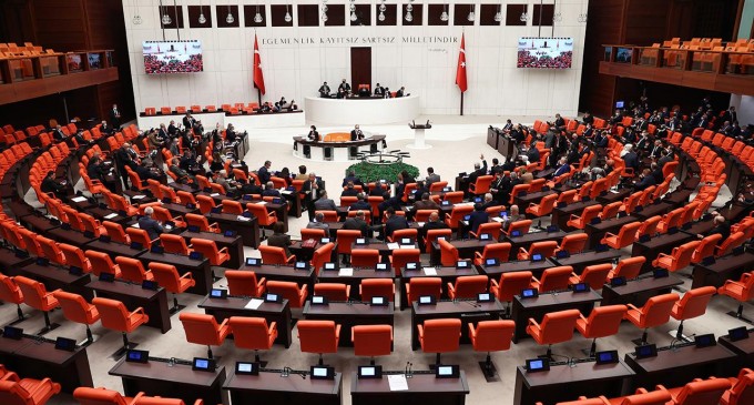 AKP’nin getirdiği 6’ncı yargı paketi kabul edildi