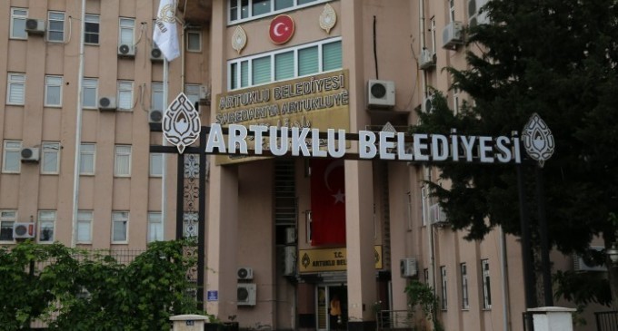 Artuklu Belediyesi’nde usulsüzlük: AKP’li 13 meclis üyesinden istifa dilekçesi