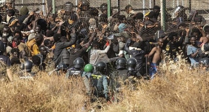 Melilla’ya geçmek isteyen 23 göçmen katledildi
