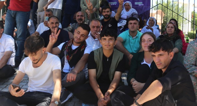 HDP’li gençler: Partimizi kapattırmayacağız