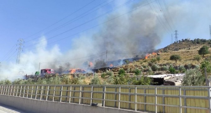 İzmir’in iki ilçesinde yangın