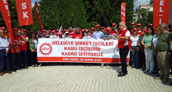 Adana’da belediye işçileri kadro istedi