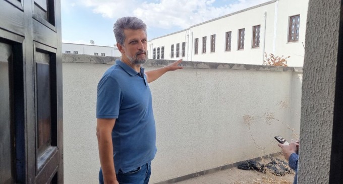 HDP’li Paylan: Sur’daki ‘cezaevi tipi’ yapılar tarihe ihanettir