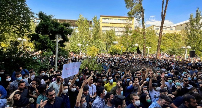 İran’daki protestocular: Tek talebimiz rejim değişikliği