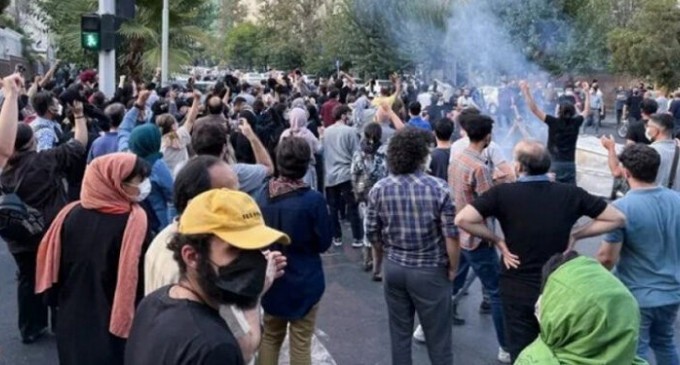 İran’ın birçok kentinde Amini için protestolar sürüyor