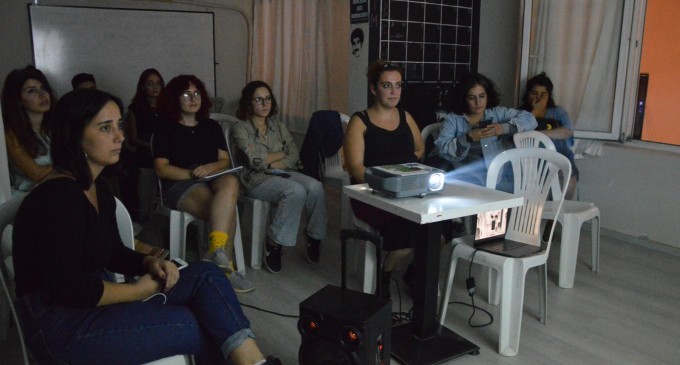 İzmir’de kadınlar film gösteriminde bir araya geldi