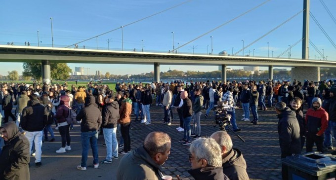 Düsseldorf’ta kimyasala karşı yürüyüş için toplanmalar başladı