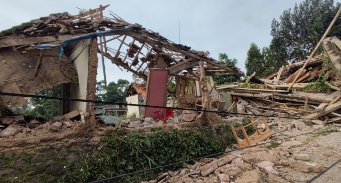Endonezya’daki depremde ölü sayısı 310’a çıktı