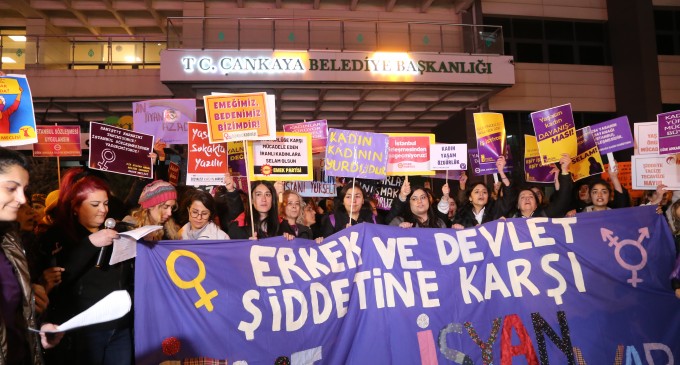 Kadınlar Ankara’da Rojava’yı selamladı