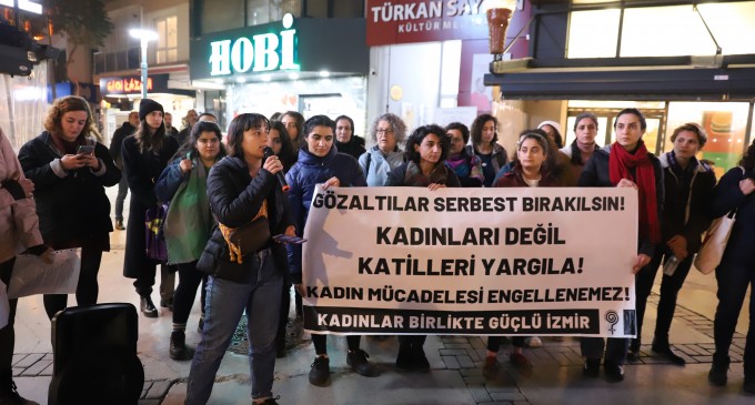 Kadınlar polis şiddeti ve gözaltıları protesto etti