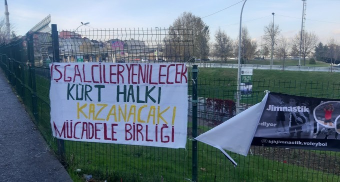 Türkiye’nin saldırılarına karşı pankartlı protesto