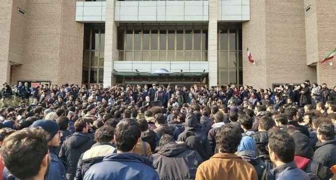 İranlı öğrencilerden ortak çağrı: Gericiliği yok etmeye kararlıyız