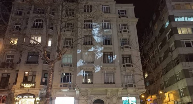 Agos’un eski binasına Hrant Dink’in silüeti ve güvercin görüntüleri yansıtıldı
