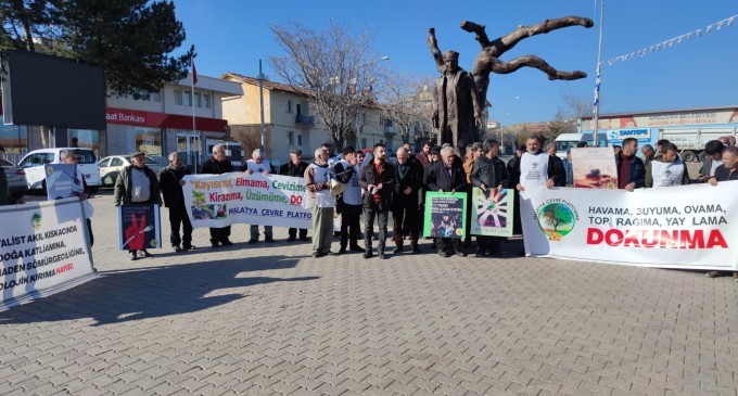 Avcıların doğa severlere saldırısı protesto edildi