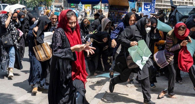 Gazeteci Asadi: Taliban’a itiraz eden tek ses kadınların