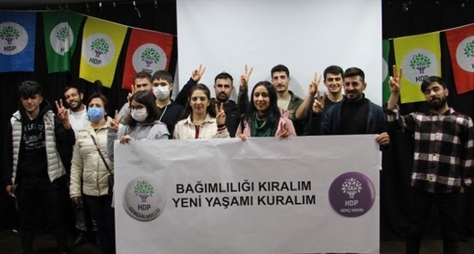 HDP Gençlik Meclisi üyelerinin yargılandığı dava ertelendi