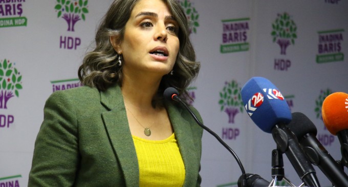 HDP Kadın Meclisi Sözcüsü Başaran açıklama yapıyor | <font color=#ff0000>CANLI </font>