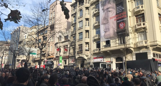 Hrant Dink katledildiği yerde anılıyor | <font color=#ff0000>CANLI </font>