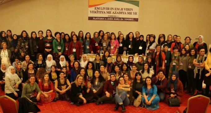 İmir: Kadınların mücadelesi Kürt birliğine güç verecek