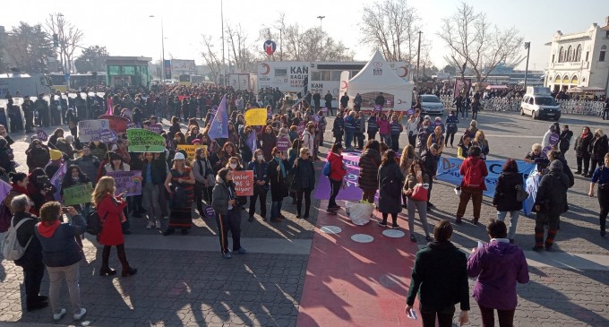 Kadıköy’de ‘kadınların isyanı değiştirecek’ eylemi | <font color=#ff0000>CANLI </font>