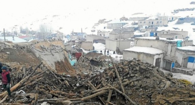 Xoy depreminde 7 kişi yaşamını yitirdi