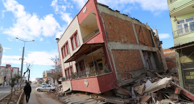 Deprem bölgesinde 118 bin bina yıkık, ağır hasarlı ve yıkılacak