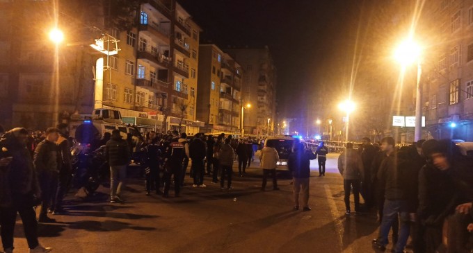 Deprem sonrası Amed’te sokağa çıkan halka polis müdahalesi