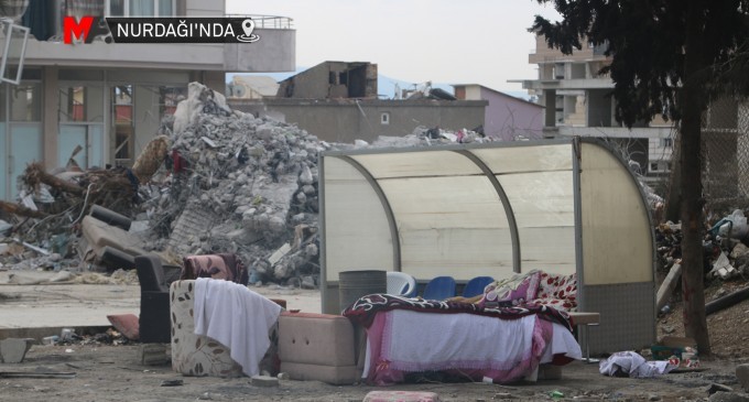 Depremzede: Çadır ve gıdaya ulaşım hala temel sorun