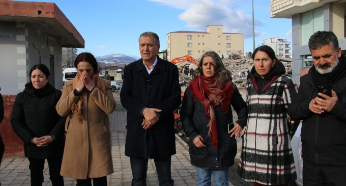 HDP heyeti İslahiye’de: Enkazın altında kalan AKP-MHP’dir