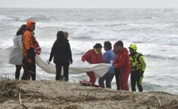 İtalya’da mülteci gemisi battı: En az 40 kişi yaşamını yitirdi