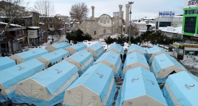 Kızılay elindeki 2 bin 50 çadırı AHBAP’a sattı