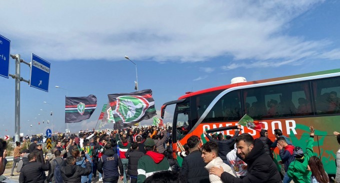 Amedspor kafilesine kitlesel karşılama