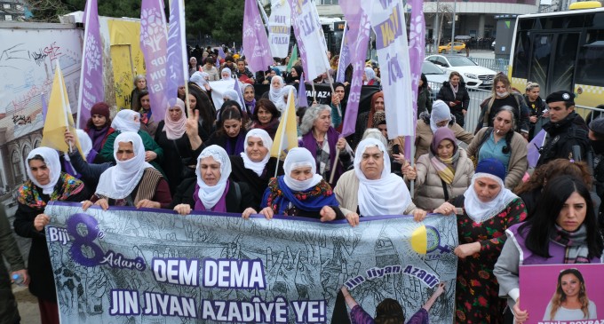 ‘Hükümet istifa’ çağrısı yapan kadınlar: Soracak hesabımız, yeni kuracak gücümüz var