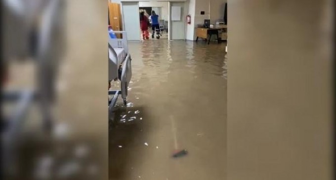 Riha’da sağanak yağış: Hastaneyi su bastı, okullar tatil edildi