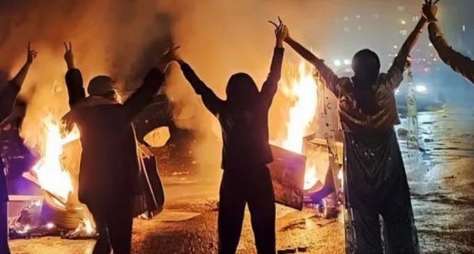 Rojhilat’ta Newroz ateşi yakıldı