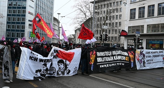 Zürih’te ‘8 Mart’tan 14 Haziran’a sokaklar bizim’ eylemi