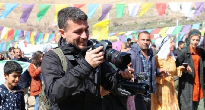 Gazeteci Kanbal, bombalanarak öldürülen kardeşlerin haberini yapmakla suçlandı