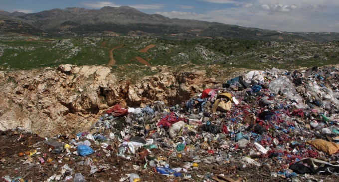 Semsûr’un çöpleri mahkeme kararına rağmen meraya dökülüyor