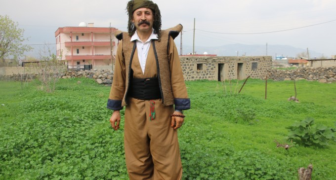 Yöresel kıyafetleriyle ülke ülke Kürt kültürünü tanıtıyor
