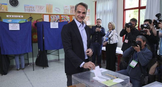 Yunanistan’da seçim: Miçotakis önde tamamladı