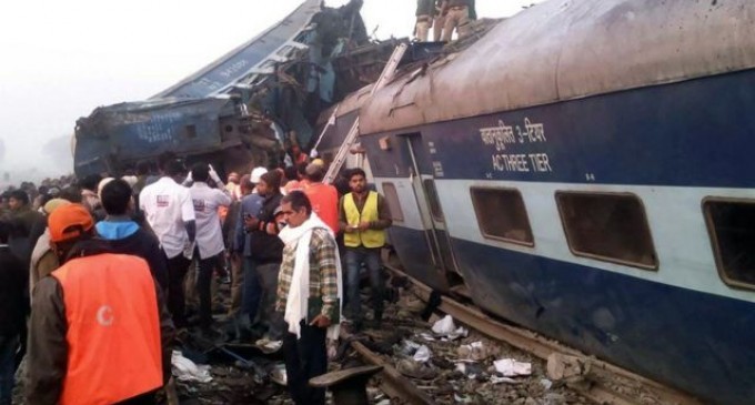 Hindistan’da tren kazası: 50 kişi yaşamını yitirdi