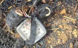 Yangın çıkan buğday tarlasında ‘saatli bomba’ bulundu