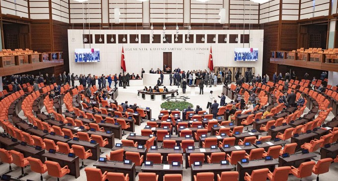 Yeni Meclis başkanı AKP’li Numan Kurtulmuş oldu